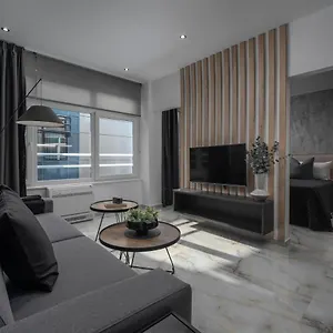 https://nomades-suites.hotels-of-thessaloniki.com